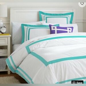 Pottery Barn Teen “ Suite Organic” Set of 2 Standard Pillow Shams in teal/mint